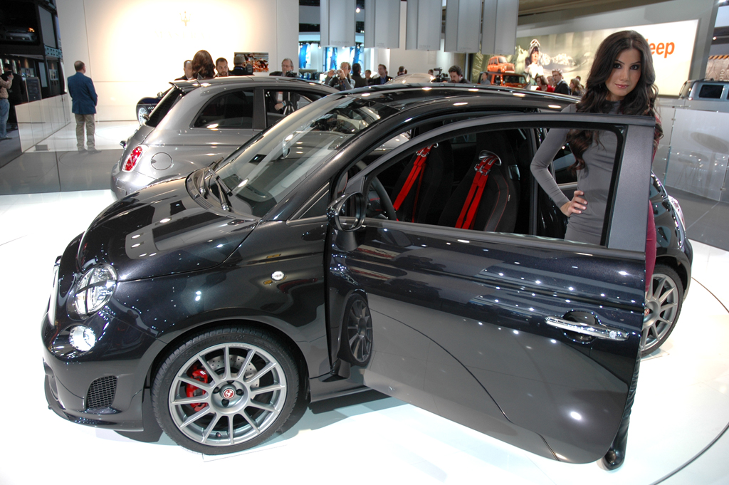Am Chrysler-Stand: Fiat 500, sportlich getrimmt und mit Elektro-Ausblick.