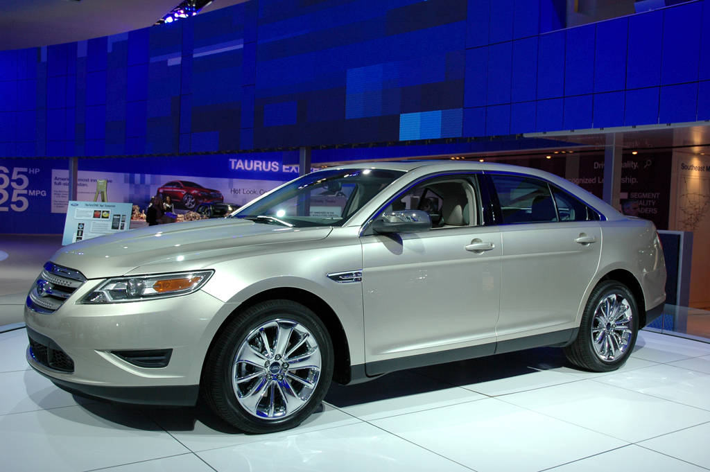 Am Ford-Stand: Fusion Hybrid, ausgezeichent als 