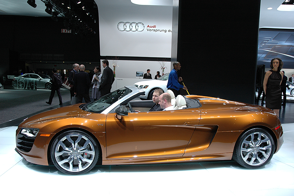 Auch farblich zweifellos der Hingucker der Schau: Audis R8 Spyder.