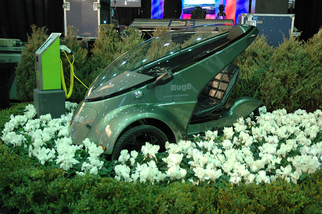 Auf der Elevtric Avenue: Der Elektro-BudgE lässt Blumen sprechen.