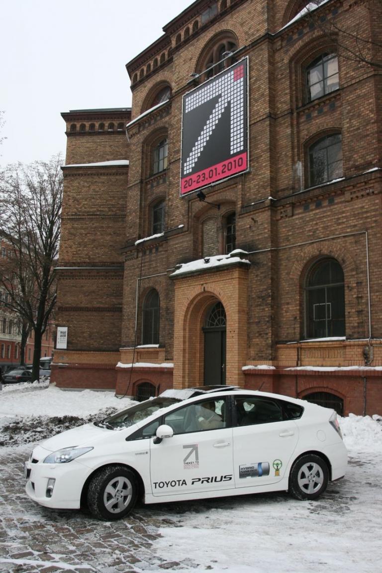 Auf grüner Modemesse THEKEY.TO darf Toyota Prius nicht fehlen