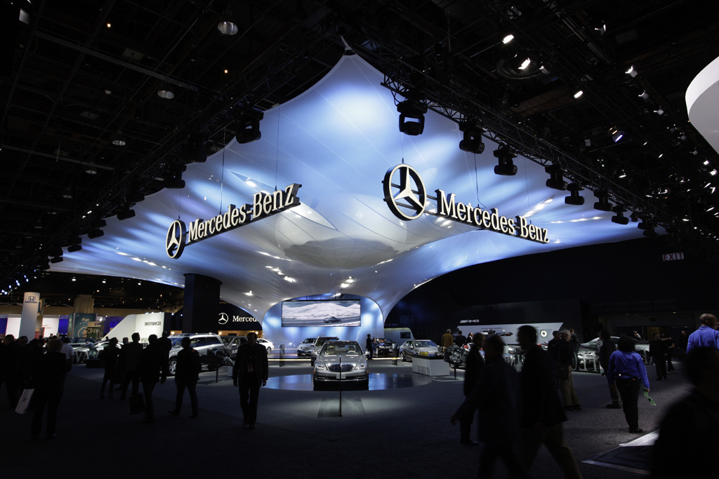 Blick auf den Mercedes-Stand bei der internationalen Autoschau Detroit.