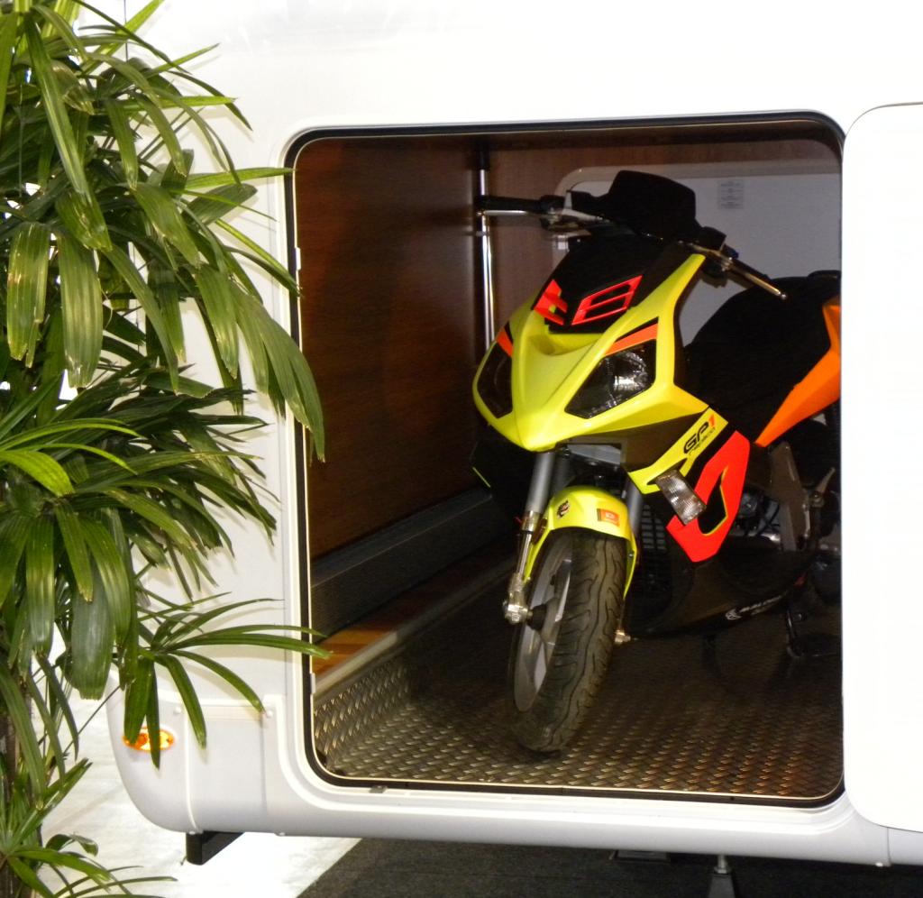 CMT 2010: Garagen untern Hochbett sind schon fast Standard.