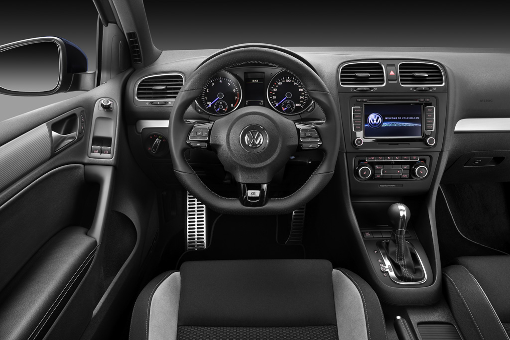 Das Golf-R-Innere samt Cockpit strahlt eine hohe Qualitätsanmutung aus. 