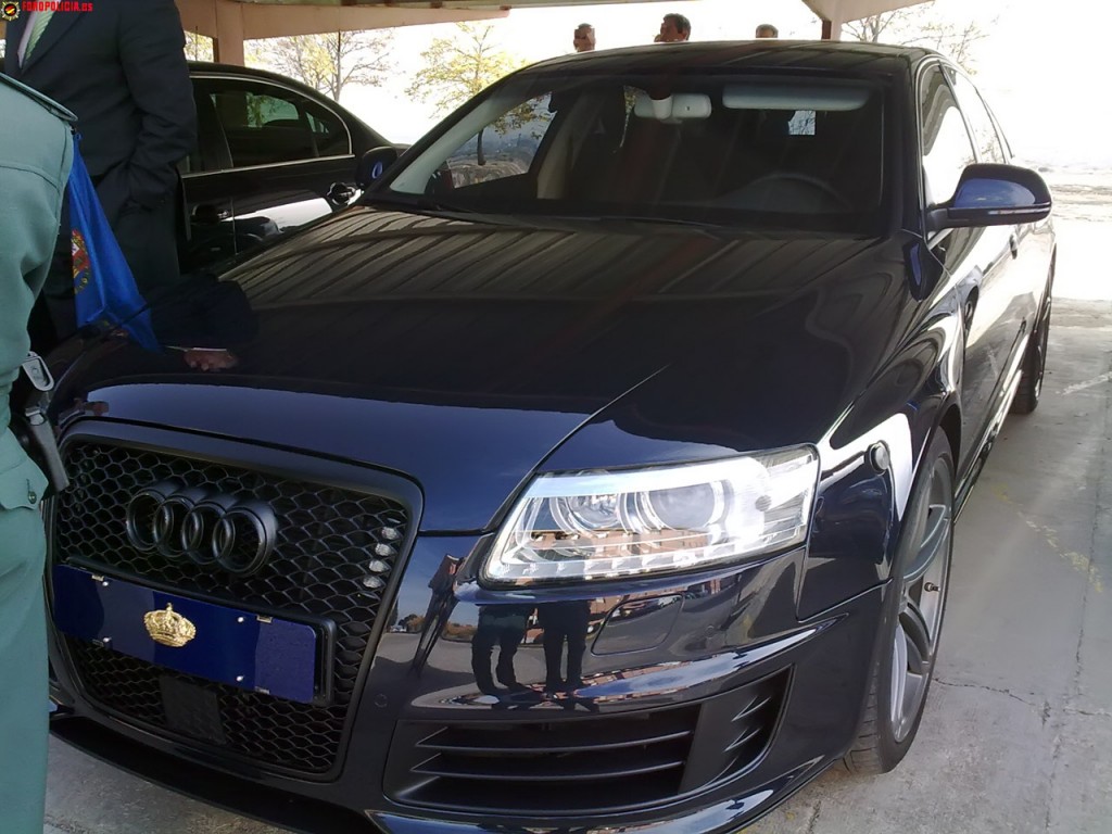 Das königliche Emblem auf dem Kühlergrill, Foto von: autoblog.com