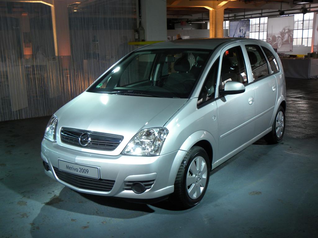 Der noch aktuelle Opel Meriva: gerade Formen für mehr Innenraum aber der Charme eines Nutzfahrzeugs.