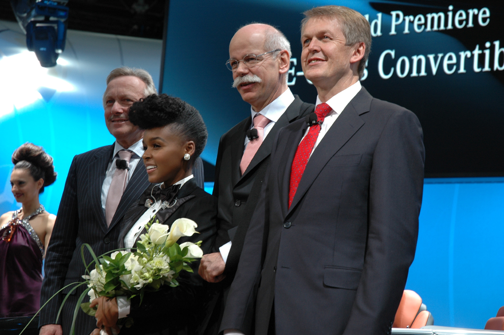 Dieter Zetsche mit Vorstandskollegen Schmidt (links), Weber und Gast.