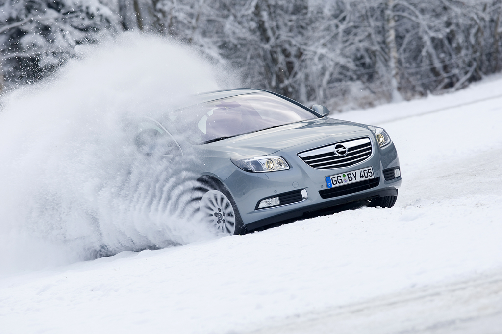 Für Fahrten auf Schnee und Eis ist der Insignia mit Allrad gut gerüstet. 