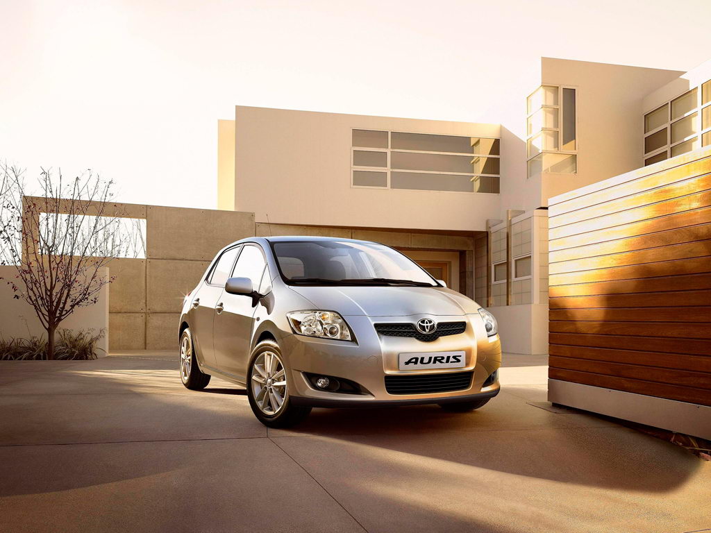 Genf 2010: Toyota zeigt überarbeiteten Auris