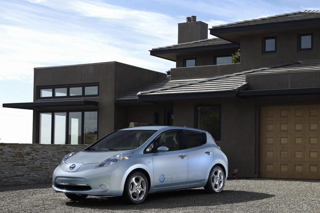 Japanische Briefmarken zeigen Elektroautos 