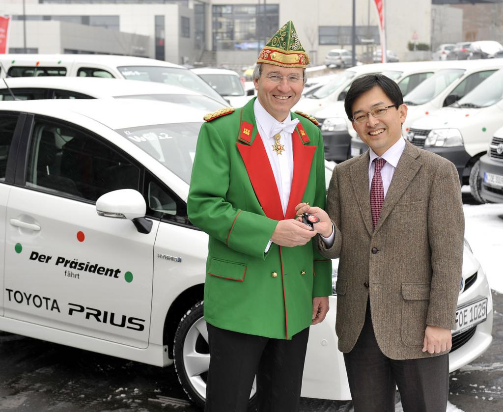 Kölner Jecken rollen in Toyotas
