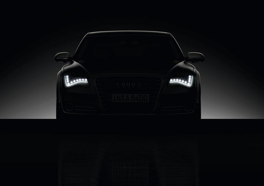 LED-Leuchte im Audi A8: Fahrlicht, unten die LED-Zeile fürs Tagfahrlicht.