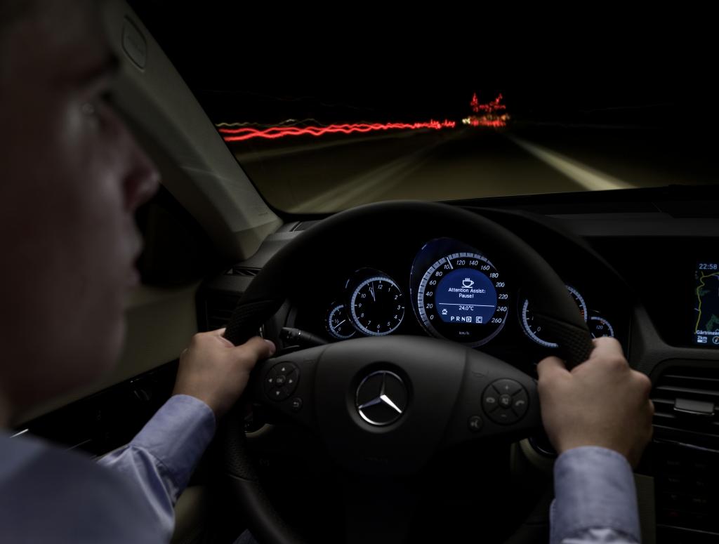 Mercedes-Benz gewinnt Preis für Müdigkeitswarner