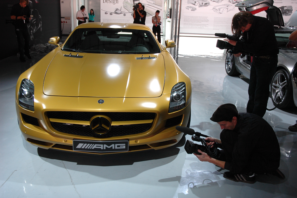 Mercedes SLS AMG: Fertigung in Handarbeit startet - Bild(2) - Bild(2)