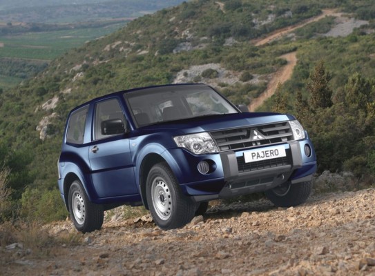 Mitsubishi Pajero in neuer Basisversion „Inform“