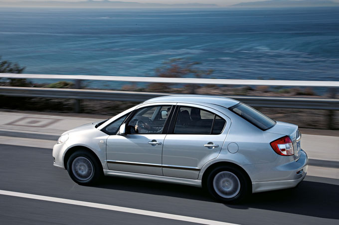 Suzuki SX4 Limousine: neuer Look und neuer Motor