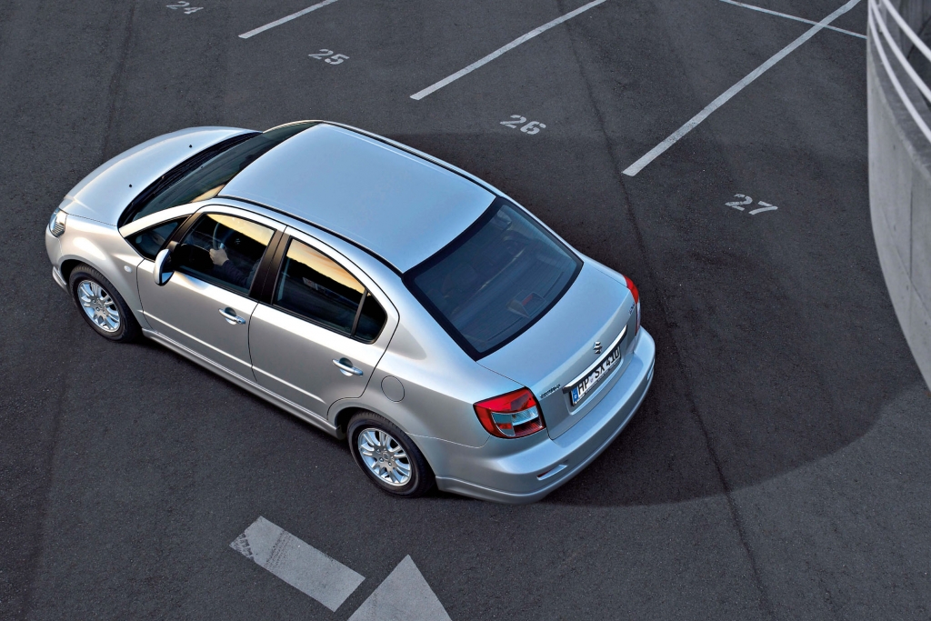 Suzuki SX4 Limousine: neuer Look und neuer Motor