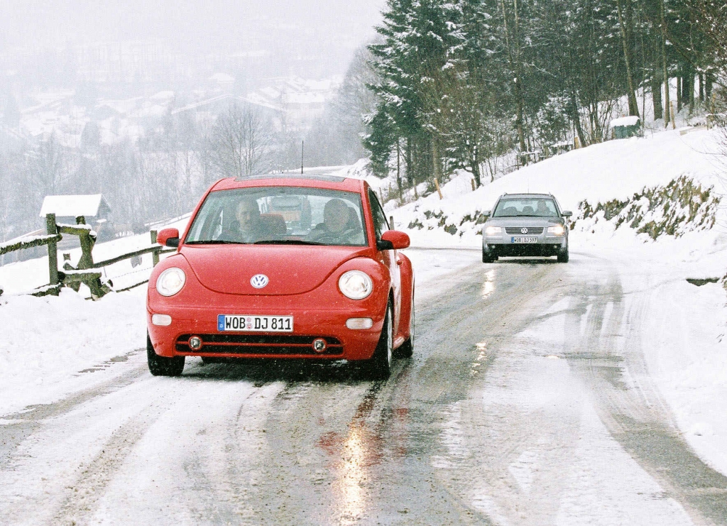 Tipps für sicheres Fahren auf Eis und Schnee
