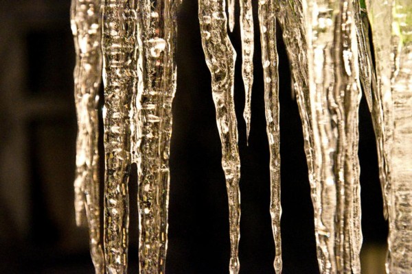 Vorsicht vor herabfallenden Eiszapfen  