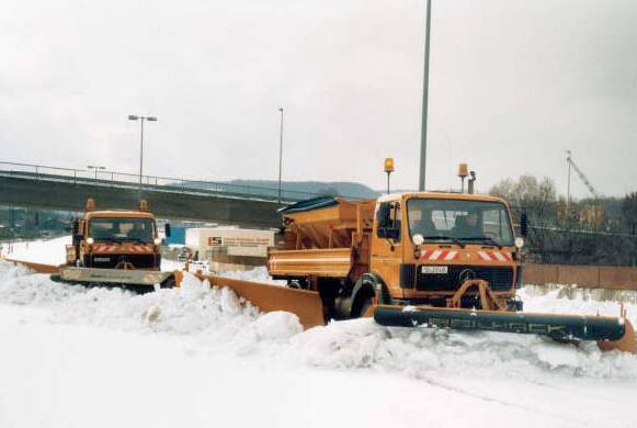 400 Kilometer Autobahnstau durch Schneechaos - Bild