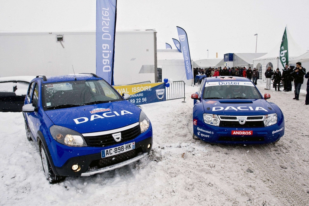 Alain Prost mit Dacia Duster erfolgreich bei Eisrennen Trophée Andros 2010