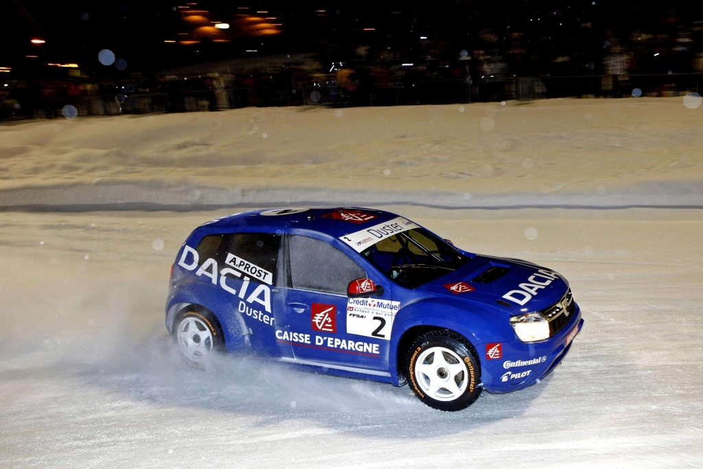 Alain Prost mit Dacia Duster erfolgreich bei Eisrennen Trophée Andros 2010