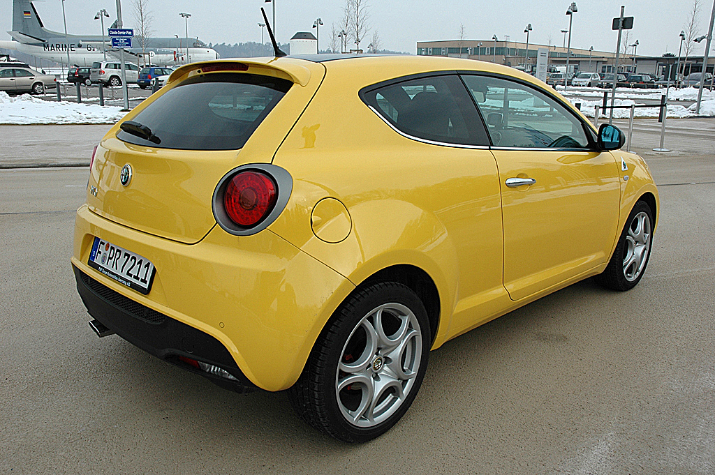 Alfa Romeo Mito Quadrifoglio Verde: Rück-/Seitenansicht. 