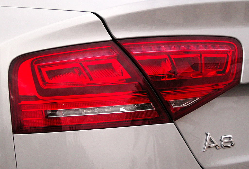 Audis neuer A8: Blick auf hintere Leuchteinheit. 