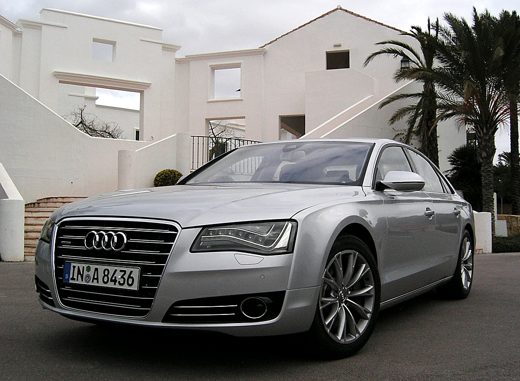Audis neuer A8: Front-/Seitenansicht. 