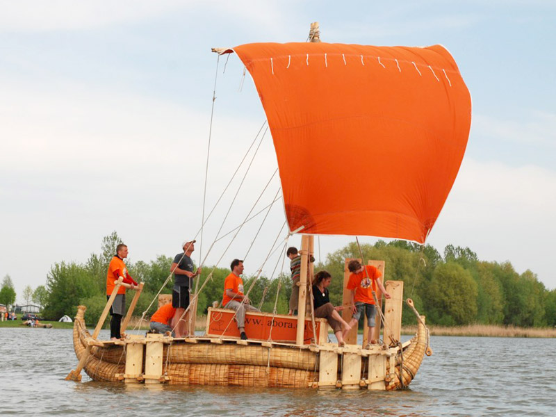 Beach & Boat 2010: Schilfboot geht in Leipzig vor Anker