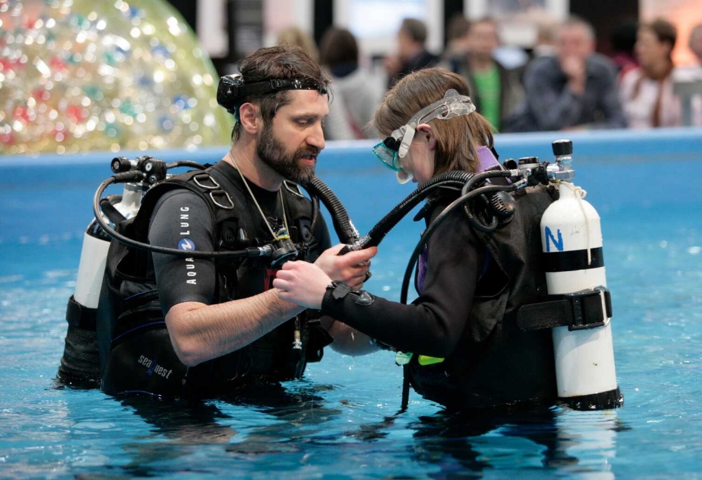 Beach & Boat 2010: Schilfboot geht in Leipzig vor Anker | © Messe Leipzig