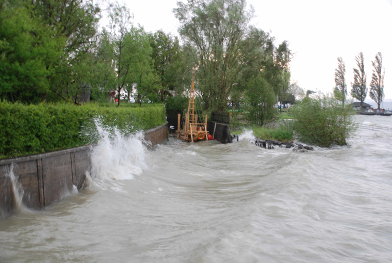 Beach & Boat 2010: Schilfboot geht in Leipzig vor Anker