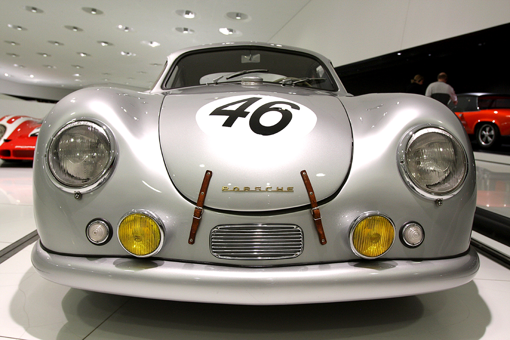 Ein echter Klassiker: (Renn-)Porsche 356 als SL Coupé. 