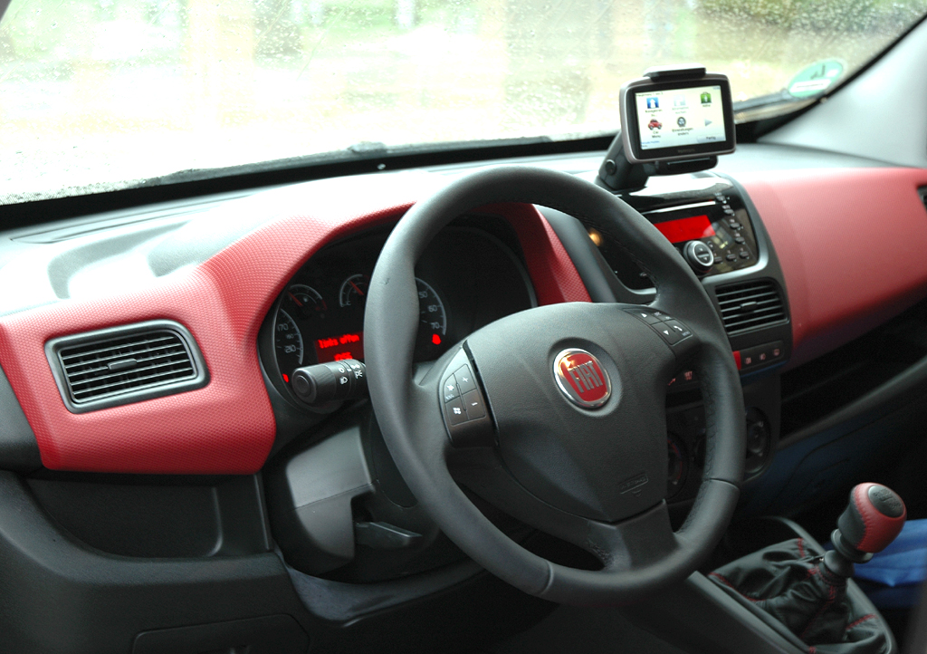 Fiat Doblò: Blick ins Cockpit. 