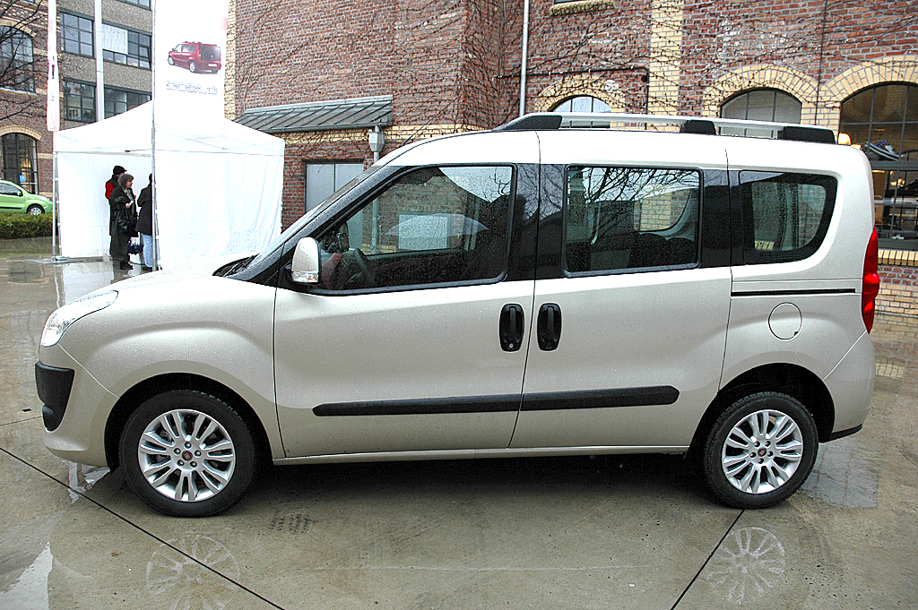 Fiat Doblò: Seitenansicht. 