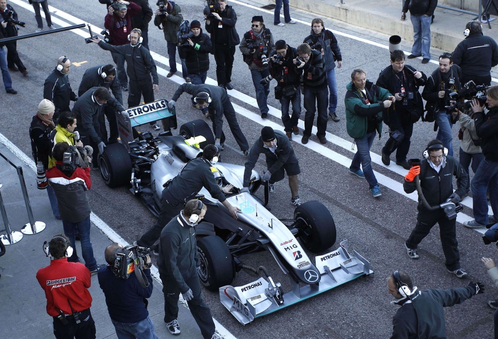Formel 1: Michael Schumacher erstmals im Silberpfeil unterwegs