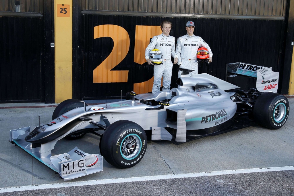 Formel 1: Michael Schumacher erstmals im Silberpfeil unterwegs