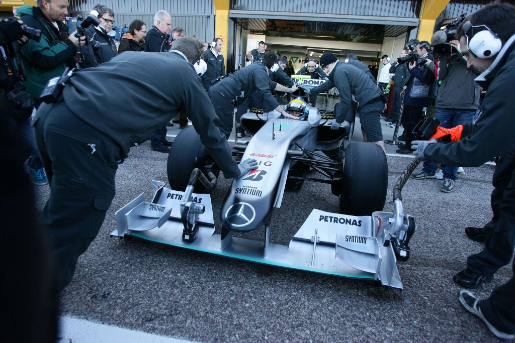 Formel 1: Michael Schumacher erstmals im Silberpfeil unterwegs
