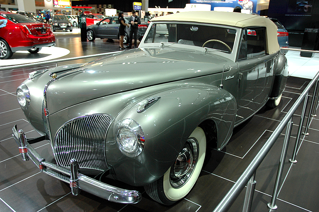 Gehört zur Ford-Familie: Lincoln-Oldtimer Continental bei der Autoschau Detroit 2010. 