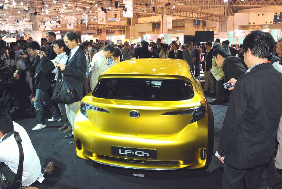 Genf 2010: Weltpremiere Lexus CT 200h – Kompaktlimousine mit Vollhybridantrieb