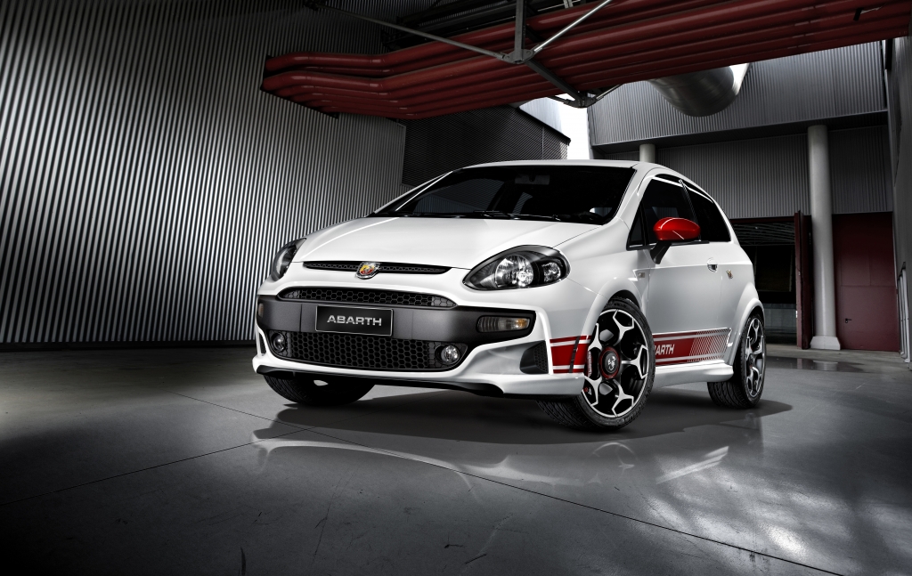 Genfer Salon 2010: Abarth baut mit dem 500C sein Angebot aus