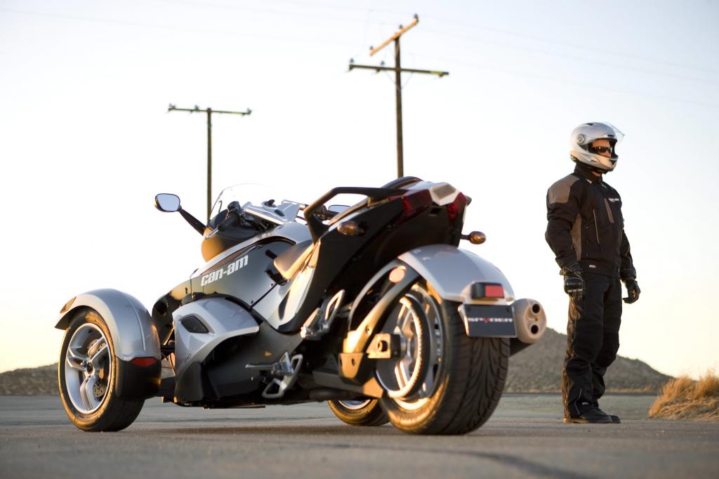 Genfer Salon 2010: Can-Am Spyder – der Motorrad-Roadster - Bild(6) - Bild(6)