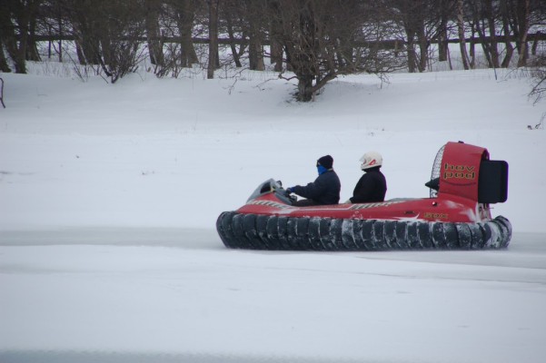 Hubschrauber oder Hovercraft?  - Der aubenteuerliche Weg nach Hidensee