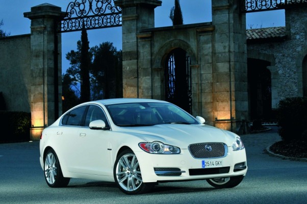 Jaguar XF mit neuen Motor- und Ausstattungsvarianten