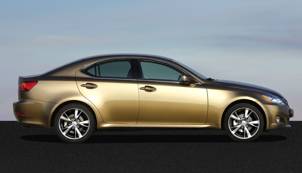 Lexus IS: Seitenansicht. 
