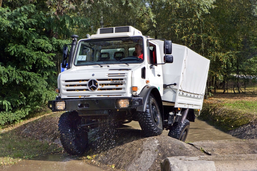 Mercedes-Benz Unimog: Der kommt durch, wo andere nie hinkommen...