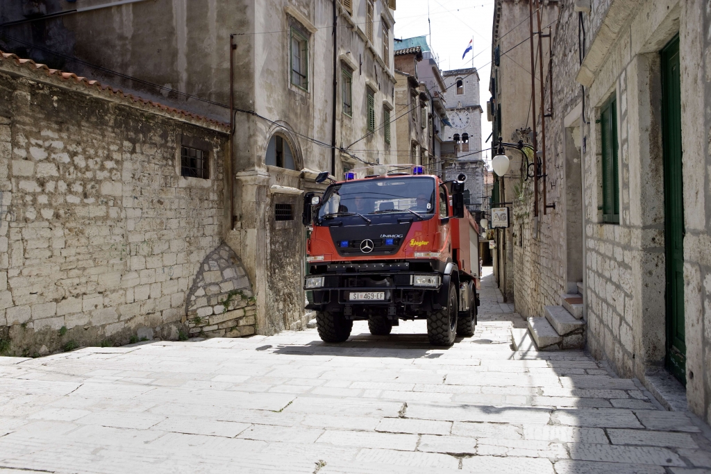 Mercedes-Benz Unimog: Der kommt durch, wo andere nie hinkommen...