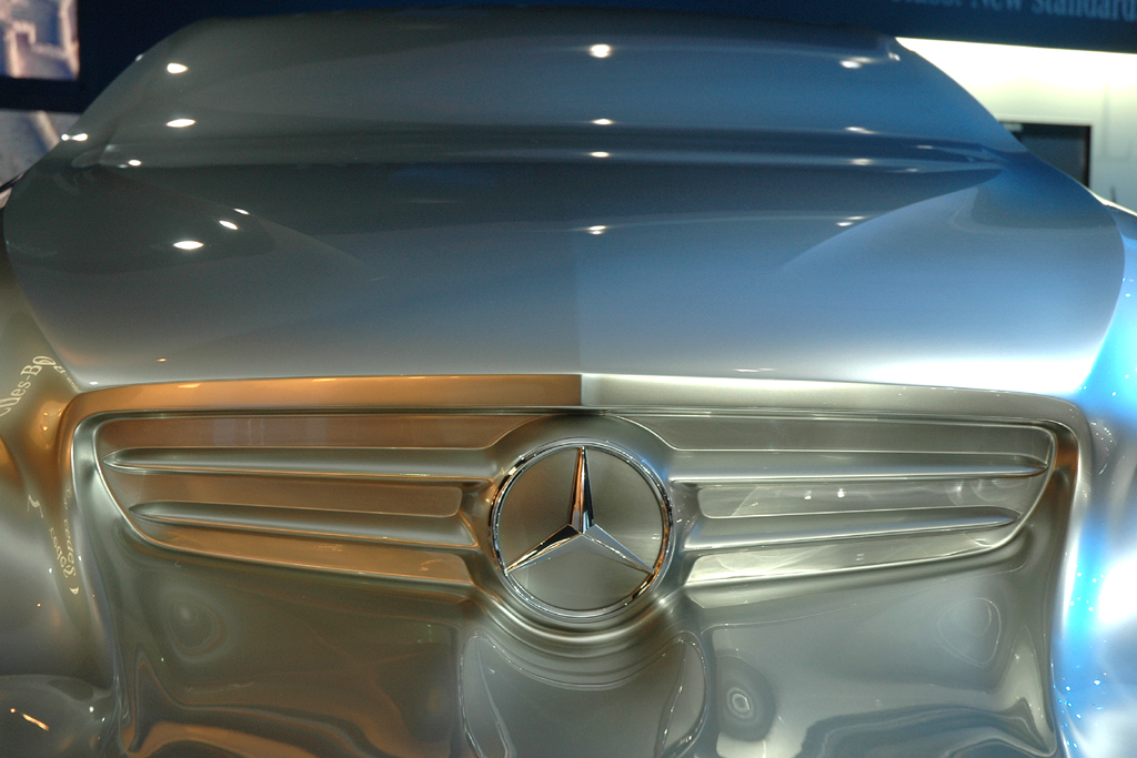 Mercedes-Design: Frontansicht der Mercedes-Skulptur zuletzt in Detroit. 