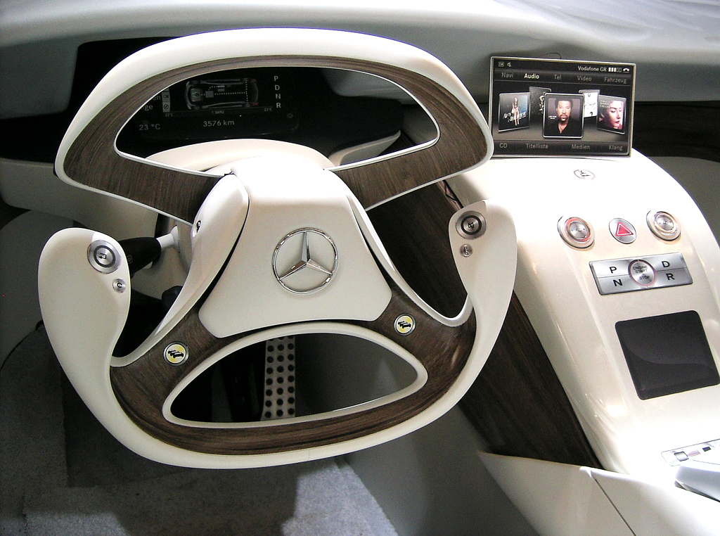 Mercedes F800 Style: Blick in den Innenraum. 