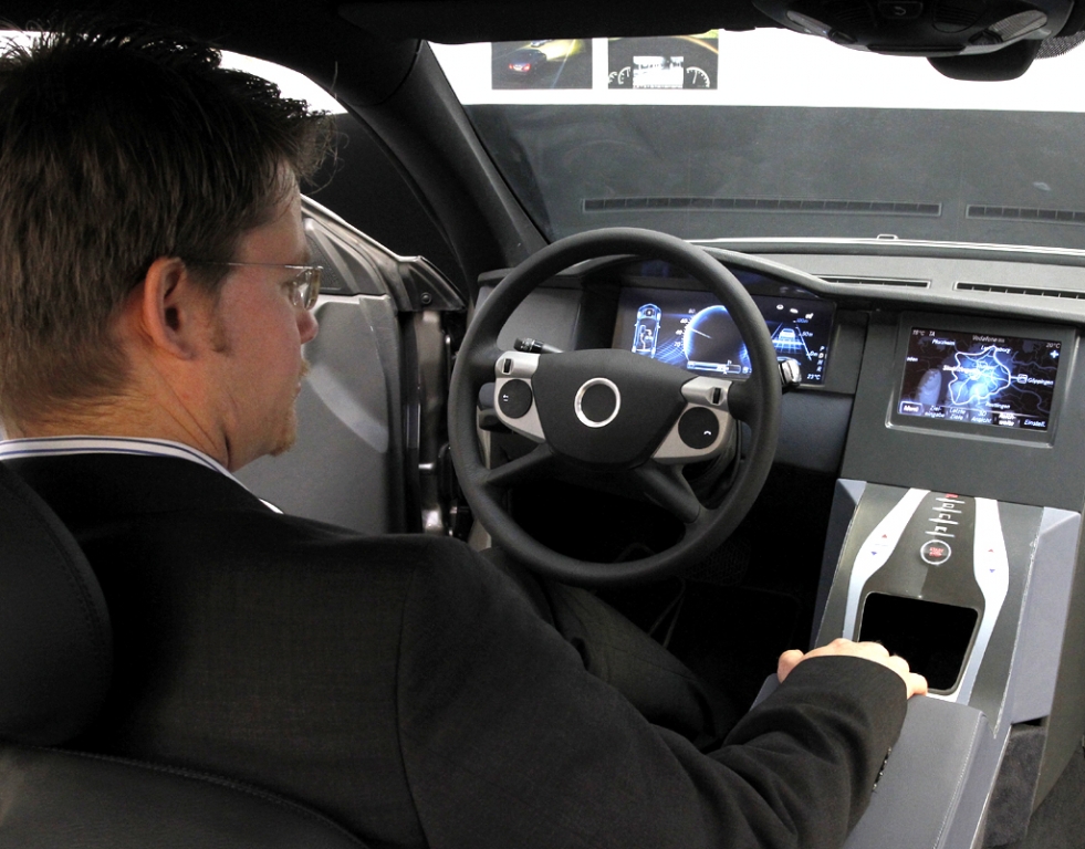 Mercedes F800 Style: Demonstration des neuen Bedien-/Anzeigenkonzepts 